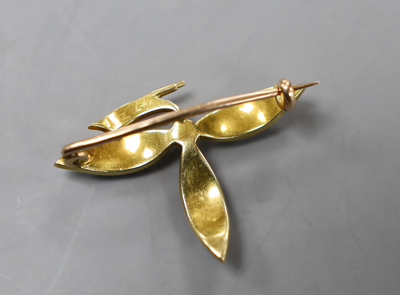 An early 20th century yellow metal and graduated seed pearl set leaf brooch, width 31mm, gross weight 3.2 grams.